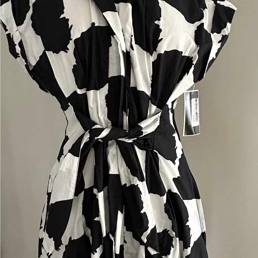 Elegant Black and White Abstract Dress - Picture 2 of 5